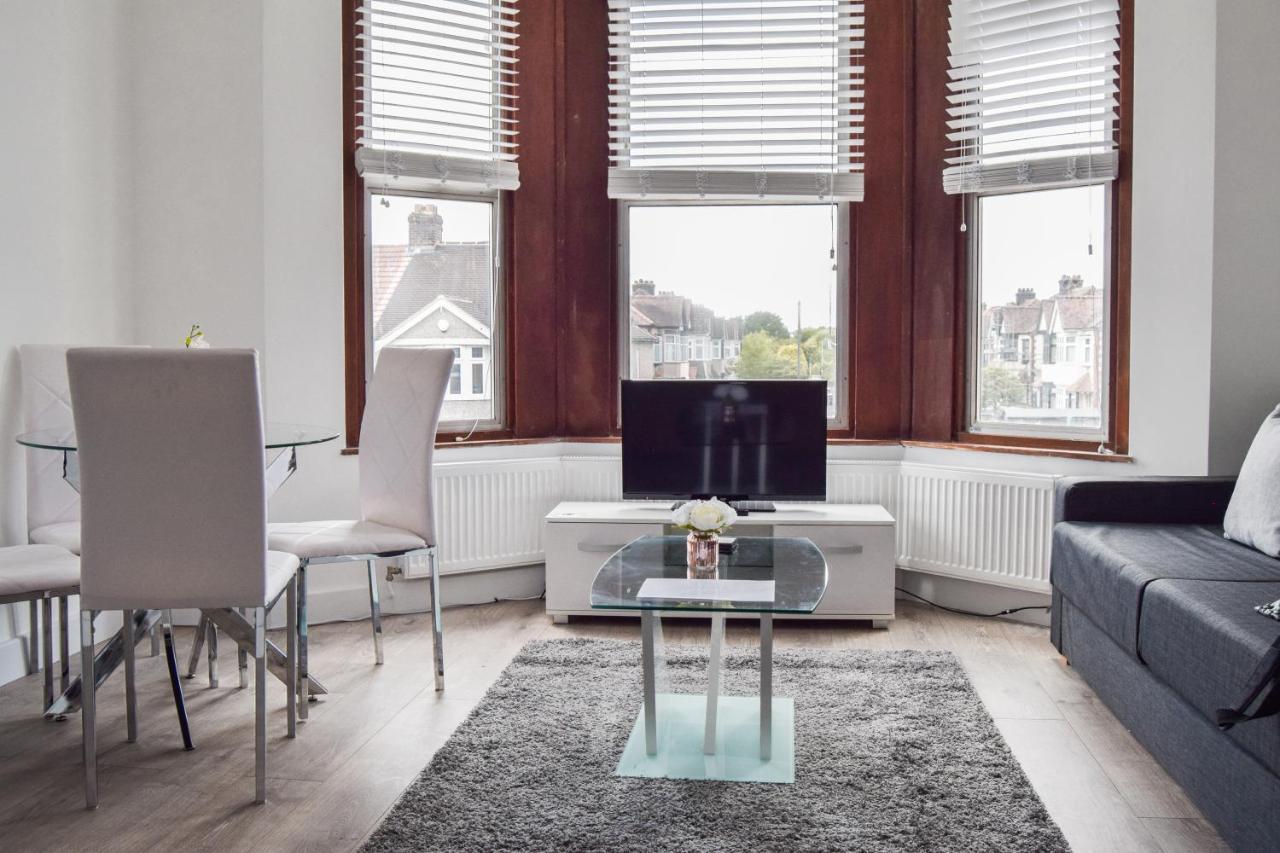 Morland Apartments - Hornchurch London Bagian luar foto