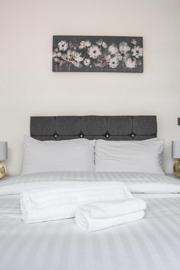 Morland Apartments - Hornchurch London Bagian luar foto